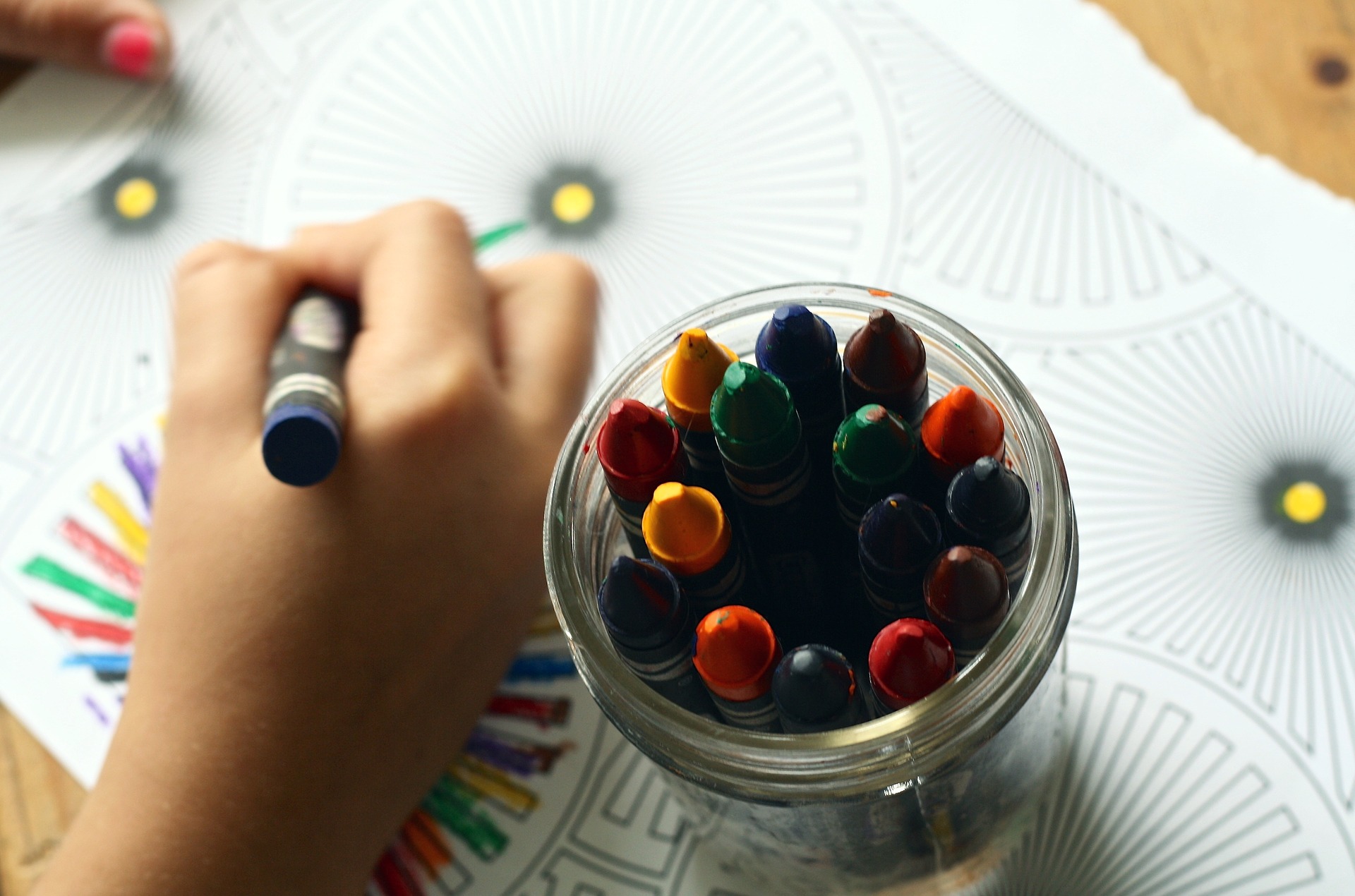 crayons-gbb3af19bf_1920