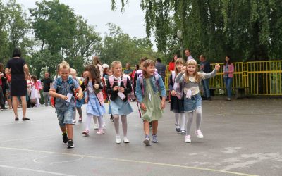 Prvi šolski dan prinaša največjo življenjsko prelomnico prvošolcem