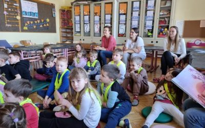 PRAVLJIČNO USTVARJALNO DRUŽENJE VRTEŠKIH OTROK IN PRVOŠOLCEV
